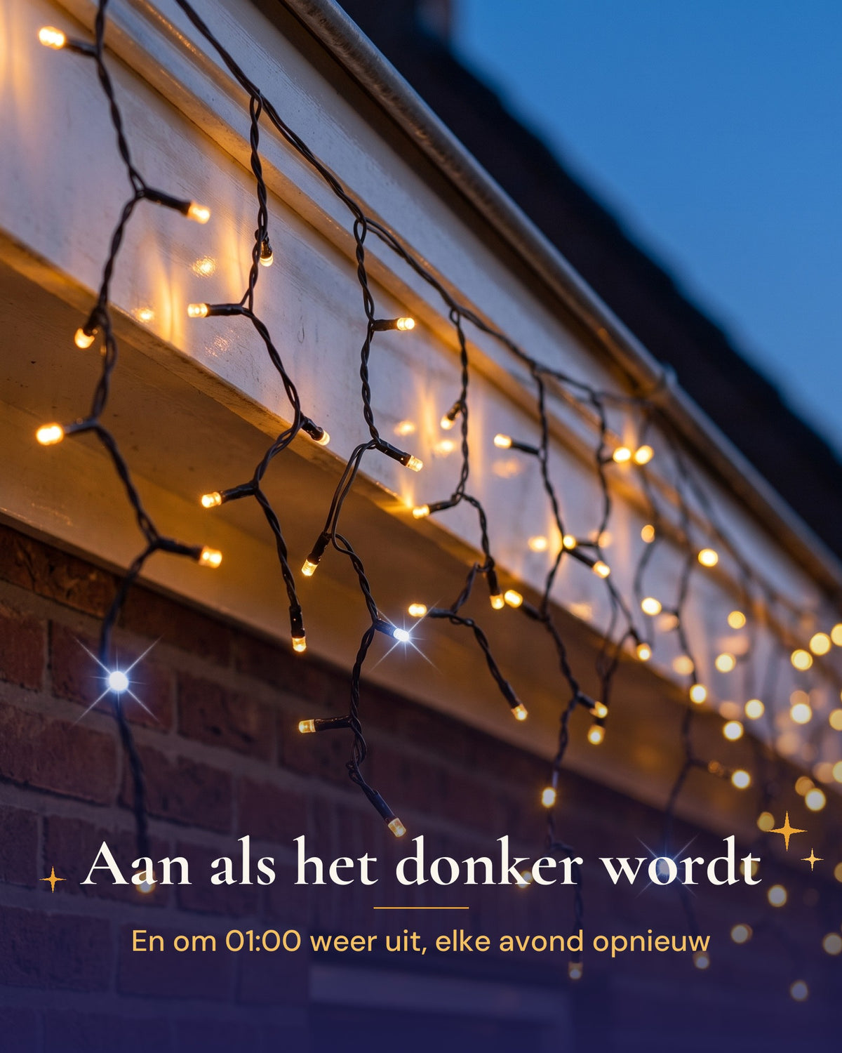 IJspegelverlichting langs de dakrand bij schemer